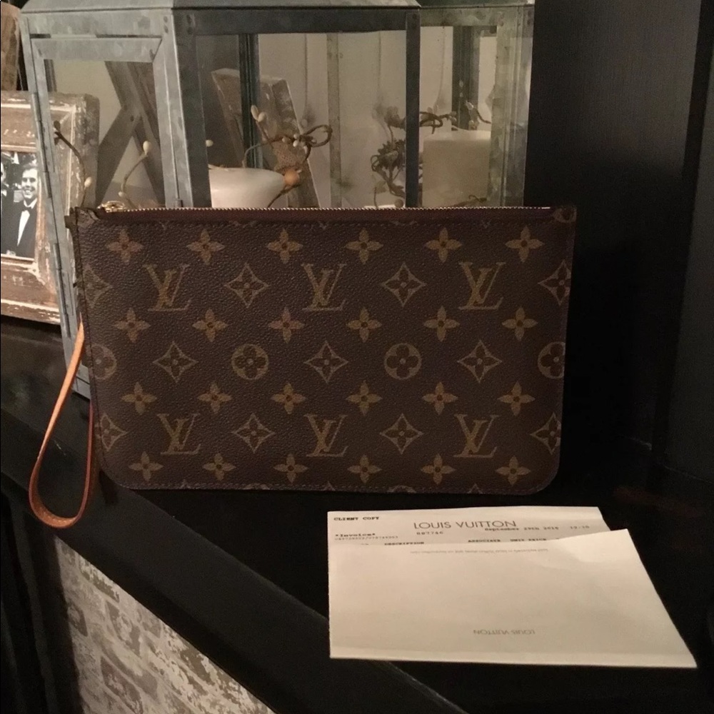 Authentic Louis Vuitton Neverfull Pochette